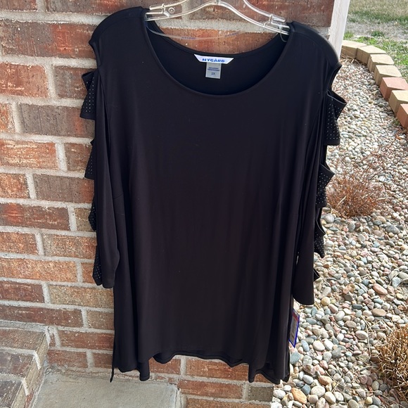 NYGARD Black Ladies 2X tunic with jeweled arm cutout details - Picture 2 of 10